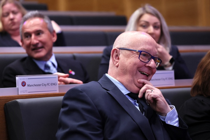 太阳报：切尔西73岁俱乐部秘书巴纳德即将退休，在俱乐部工作24年