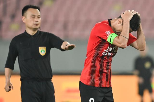 爱游戏-海港狂射20脚未能进球 莱科迷信一套阵容彰显弊端