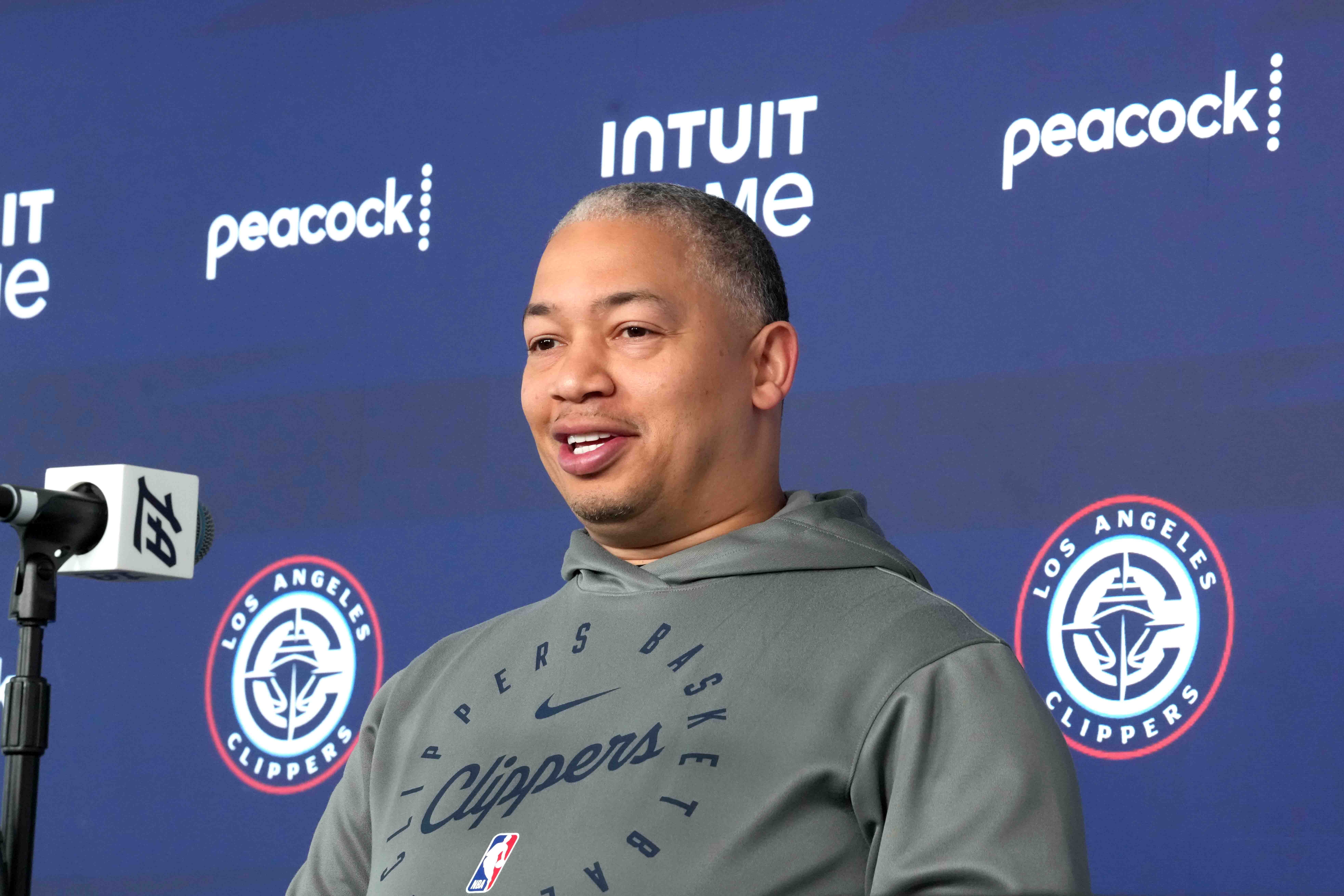 星空体育app-卢指导神了！快船一度比五成胜率少15个胜场 最终42-40历史首次！